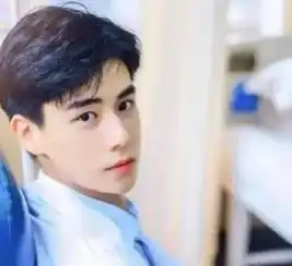 胡一天撩起众人少女心一个月粉丝破600万被围堵场面堪比春运