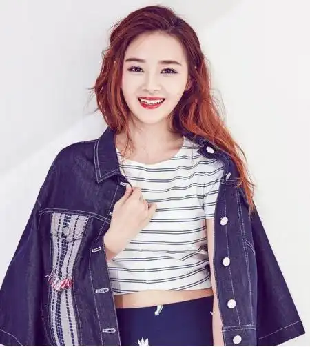 因学业暂退娱乐圈,如今25岁学成霸气归来,网友期待她是第二个赵丽颖