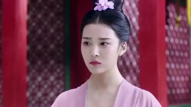 大唐荣耀何灵依伪装来到王府,疯癫的崔彩屏却告诉了她一个秘密