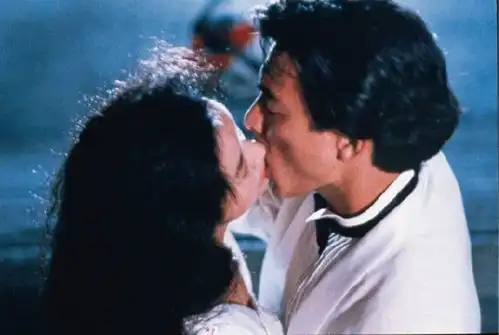 初哆咪杜琪峰为何选一个学生新人吴倩莲因为我在一群美女中最不好看
