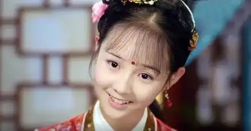 新版红楼梦悄然开播,宝玉呆萌,黛玉欠佳,香菱太美酷似佟丽娅