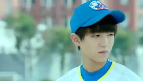 我们的少年时代唐禹哲饰演的白老师,看着真心别扭
