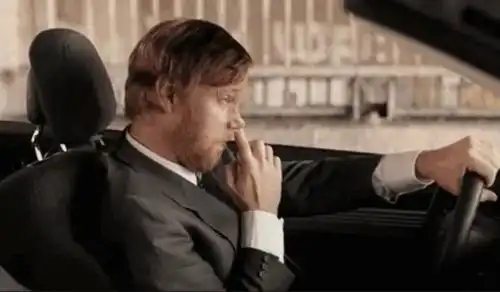 啥挖鼻孔会影响颜值都冲上热搜了
