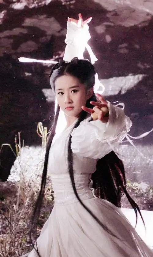 刘亦菲当年演小龙女的珍稀剧照,终于知道为什么无人超越了
