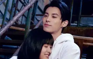 又是一朵锦鲤护体的小花闷声不响就成了男神收割机