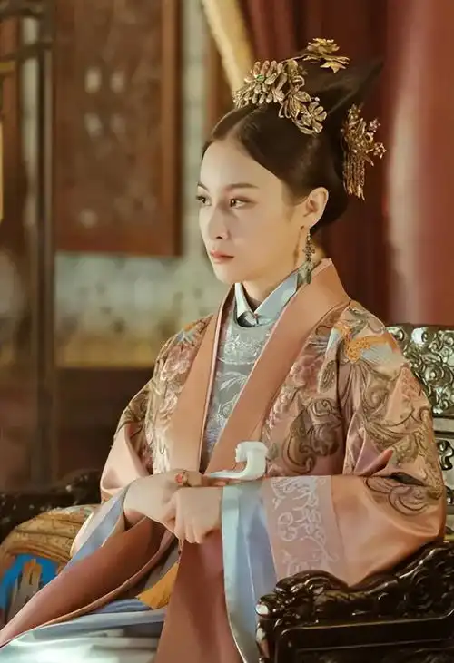 回顾走红1年后,再看高启兰隆妮处境,陈道明的话有道理