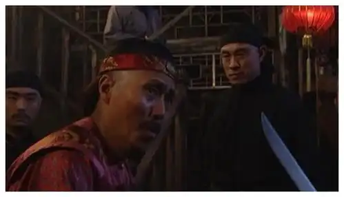 雍正王朝在屠灭江夏镇时,动手前岳钟琪为何要将自己的脸划破
