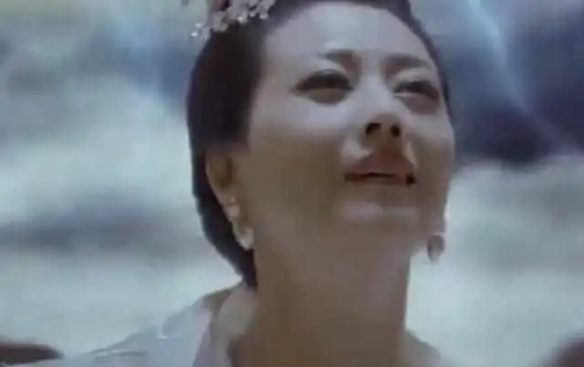 香蜜天后下场凄惨,被润玉五雷轰顶削去仙骨,永世不得升仙