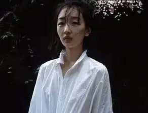 周冬雨晒22岁旧照,看到对比后,网友这件衣服穿了5年

