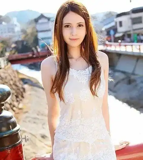 日本国宝级美女泷泽萝拉,从网红到女优,她经历了什么
