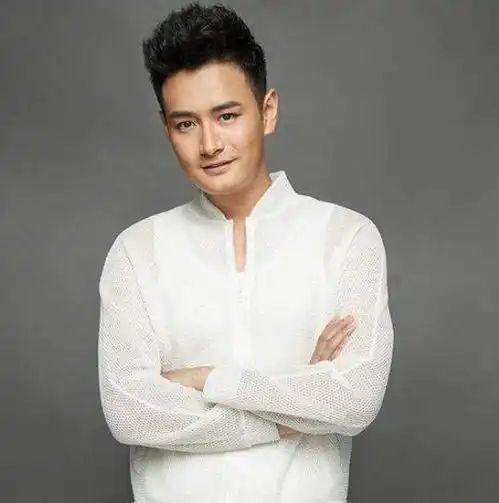 他是容嬷嬷儿子,出道多年戏火人不火,儿媳是熟悉的她
