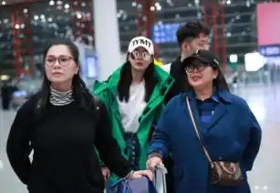 沈梦辰妈妈过生日放合照,怀中的狗子表情亮了,网友少了杜海涛