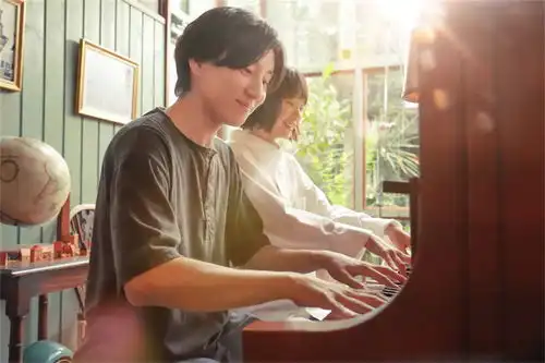 日版不能说的秘密曝剧照京本古川四手联弹