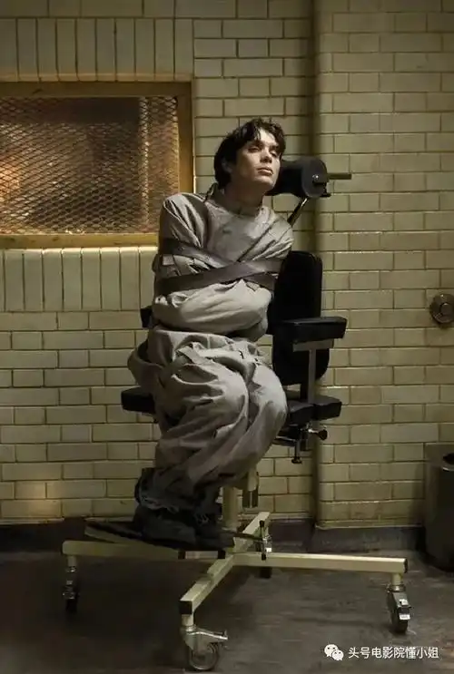 错过蝙蝠侠,成为浴血黑帮谢尔比,他终于等到奥本海默男主角
