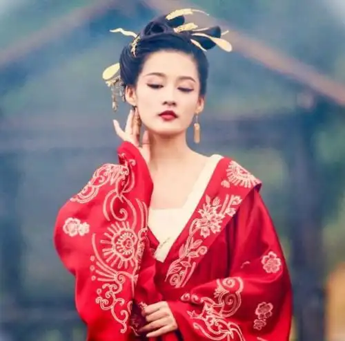 angelababy新综艺古装扮相美爆,热巴赵丽颖古装更是明艳动人