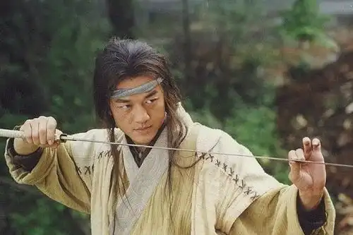 风清扬剑术再精妙,有一方面却远不如东方不败,九剑终不如葵花
