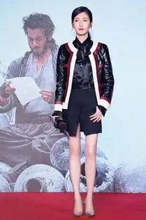 不爱穿裤子的江疏影,一条蕾丝裙火了,本身要逆天