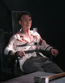 最后一枪热拍李解戴娇倩兄妹同受虐