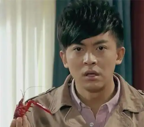 李佳航新剧剧照太违和,被网友质疑整容,本人亲自上线辟谣
