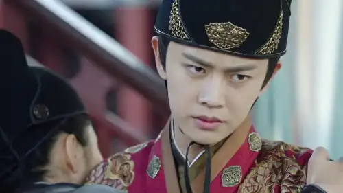 锦衣之下今夏摔跤,抱上了陆大人不松手,陆大人一脸嫌弃