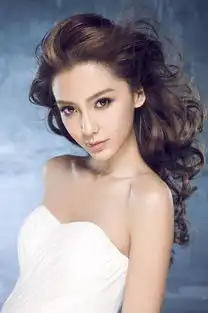 angelababy肩带崩坏前胸失守,遮挡胸部手速比不过网友拍照速度

