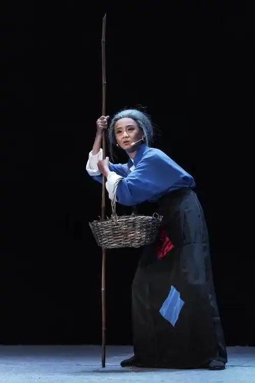 喜堇山一生荣获小梅花称号,堇园再添芬芳
