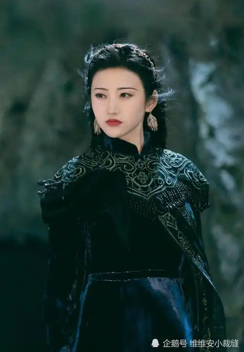 司藤景甜旗袍造型,摇曳生姿,气场全开,堪称一场华丽旗袍时装秀
