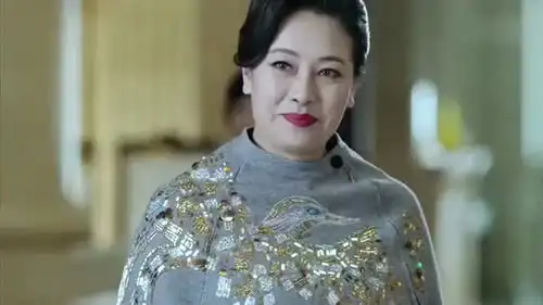 急诊科医生老奶奶吃食噎住了,高晓菲急救非常成功赢得了热烈的掌声
