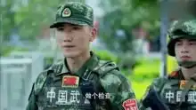 我是特种兵特种兵打扮成杀马特,造型奇特惹人注目,却被武警拦