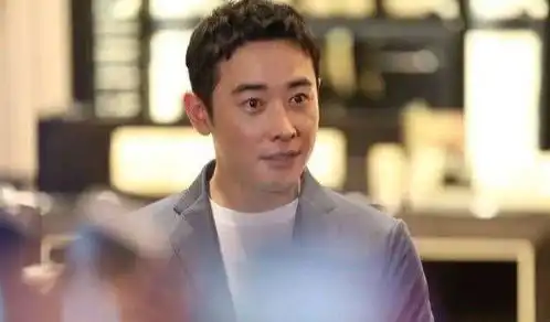 有种毁容叫罗晋,当爸了也发福了,新剧照流出,大肚腩太抢镜