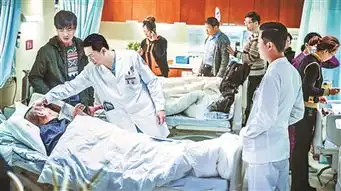 急诊科医生北京卫视热播大叔张嘉译这次精神层面更高一些

