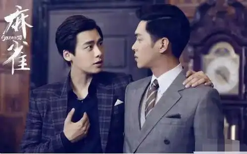 李易峰馋张若昀的颜犯花痴嘟嘴眯眼睛,这张剧照笑点满满