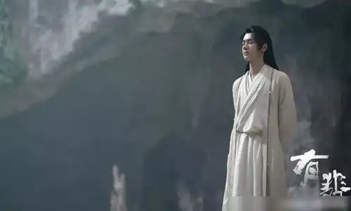 有翡新鲜海报出炉,赵丽颖解锁新造型,王一博黑白配抢眼
