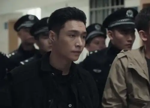 30岁张艺兴转型成功演警官眼神凌厉,演技台词比6年前成熟