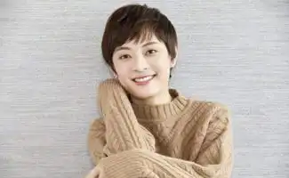 唐嫣剧照坐实怀孕,身材臃肿全程搀扶,不愿停工原因引猜疑