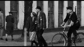 战场上可没有那么多的儿女情长,稍不注意就会丧命