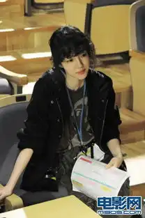 寻找金宗旭曝林秀晶剧照扮女导演大秀香肩