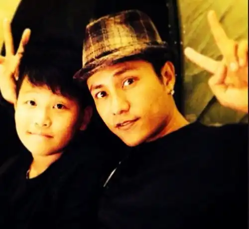 陈坤为18岁儿子庆生,父子合影宛如兄弟,网友孩子嘴巴像舒淇