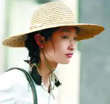 山楂树公布剧照高中生女主角眼神打动张艺谋