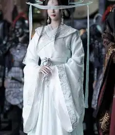 天行九歌真人版再曝新剧照,逆鳞剑灵神还原,月神白衣美如画
