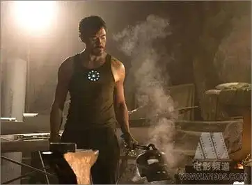 电影钢铁超人海报剧照
