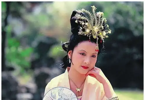 王熙凤的金钱贪欲到底有多强烈从她的捞钱手段就能看出来