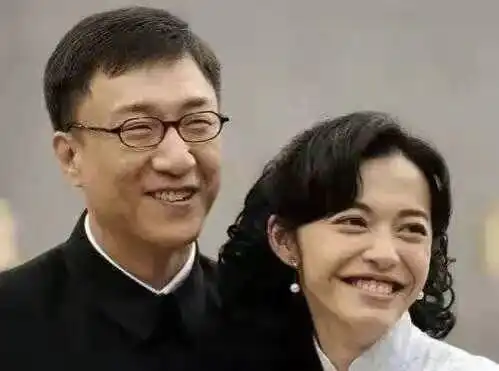 曹炳琨厨师出生,曾做游戏代练维生,后凭借潜伏一炮而红
