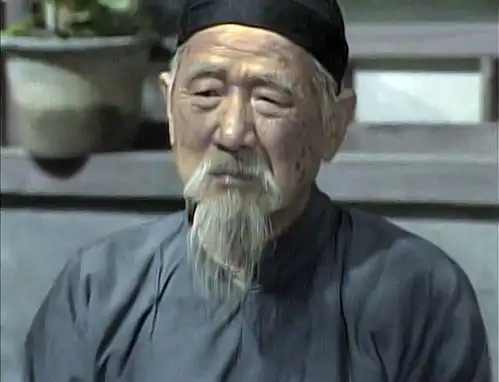 好演员电影中一人千面,64岁演四世同堂祁老爷成经典,72岁去世