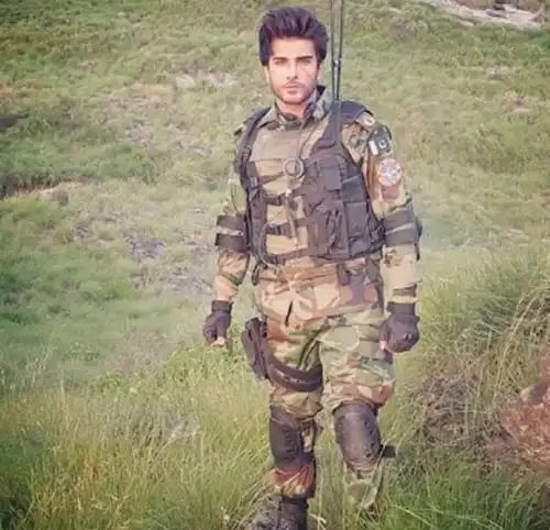 太阳的后裔剧照壁纸翻拍