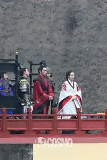 明星被路人拍糊的效果堪比卸妆,但高圆圆迪丽热巴没在怕啊