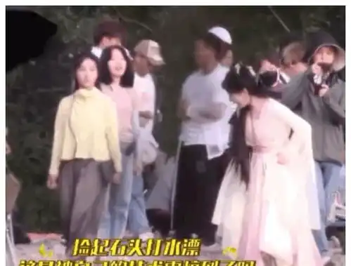 杨紫片场路透太快乐了不愧是开心果,光看她吊威亚就很欢乐
