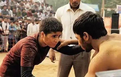 摔跤吧,爸爸这三个呐喊让我对印度刮目相看
