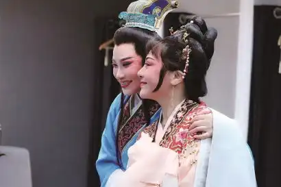 台上夫妻东南飞台下闺蜜不相离