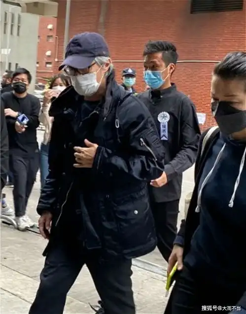 吴孟达今在港设灵,刘德华周星驰等人现身,灵堂内部照曝光
